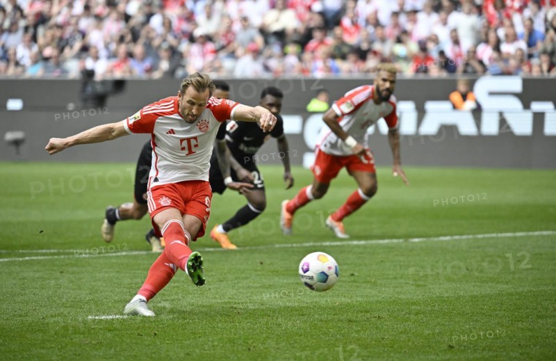 Goal kick, Action, Goal chance, Penalty, Penalty kick, Harry Kane FC Bayern Munich FCB (09) Allianz Arena, Munich, Bavaria, Germany, Europe