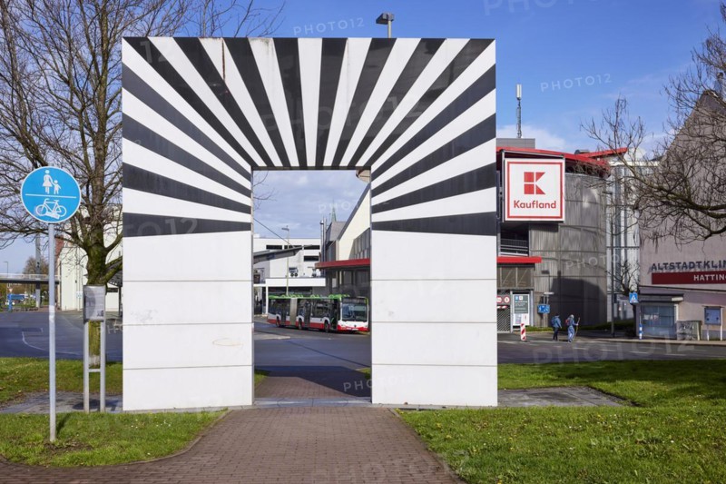 La Porta Aperta, sculpture by artist Marcello Morandini with bus station and Kaufland multi-storey car park in Hattingen, Ennepe-Ruhr district, North Rhine-Westphalia, Germany, Europe
