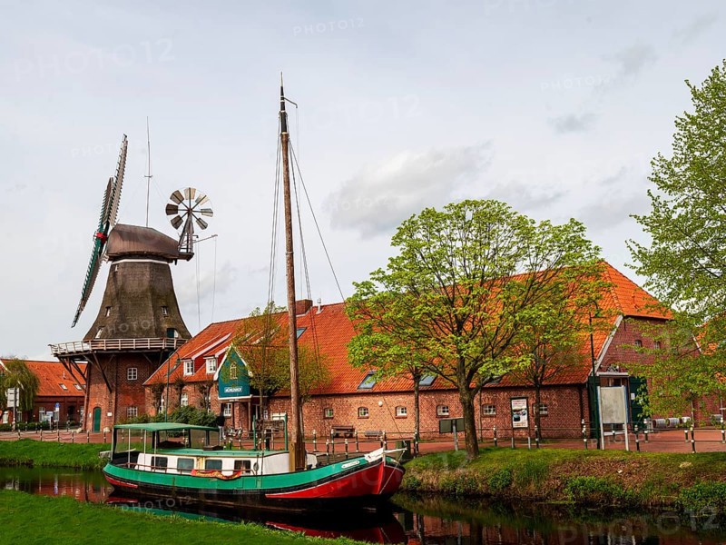 Historic windmill, gallery hollaender, traditional ship Mariechen, on the Grossefehn Canal, Westgrossefehn, municipality of Grossefehn, district of Aurich, East Frisia, Lower Saxony, Germany, Europe