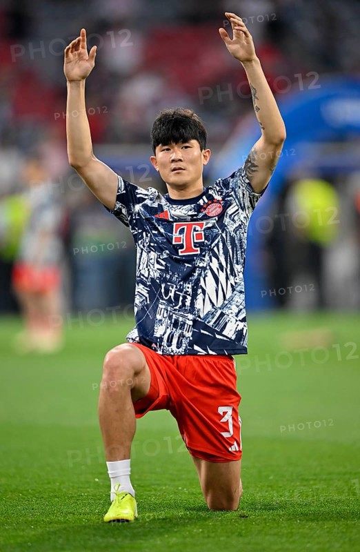 Min-jae Kim FC Bayern Munich FCB (03) warming up, training, Allianz Arena, Munich, Bavaria, Germany, Europe