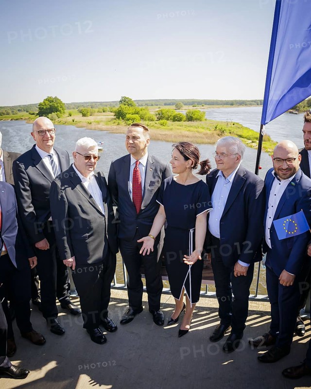 Annalena Baerbock (Alliance 90/The Greens), Federal Foreign Minister, walks across the Europe Bridge between Frankfurt an der Oder and Slubice together with the Mayor of S Cubice, Marzena S Codownik, and the Lord Mayor of Frankfurt an der Oder, Rene Wilke. S Cubice, 01.05.2024. Photographed on behalf of the Federal Foreign Office
