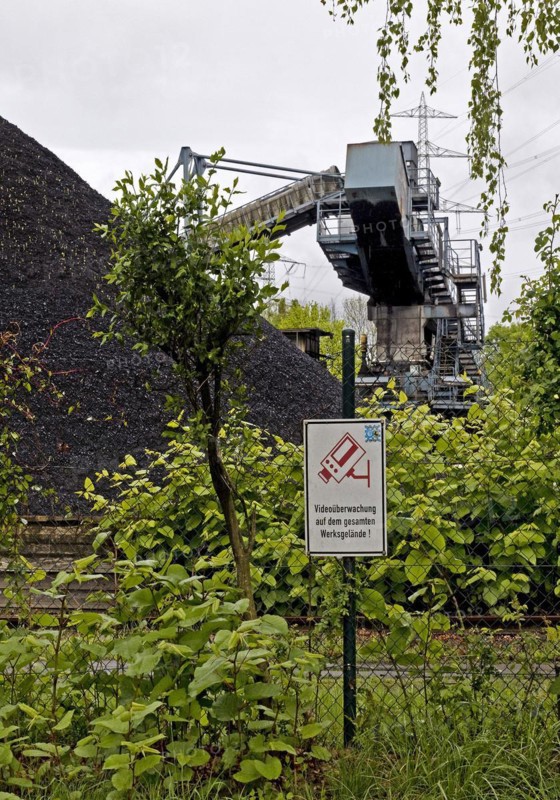 External coaling on the Rhine-Herne Canal for STEAG's hard coal-fired power station, Herne, Ruhr area, North Rhine-Westphalia, Germany, Europe