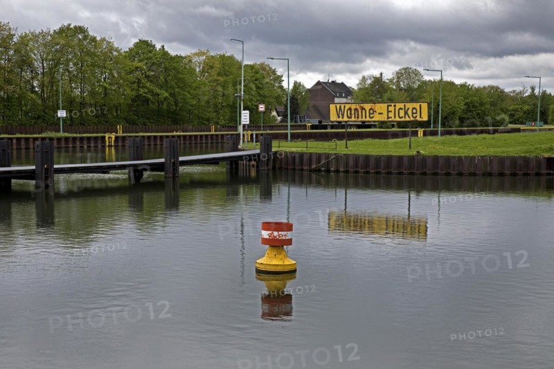 Headwater of the Wanne-Eickel lock system, New South Lock, Rhine-Herne Canal, Herne, North Rhine-Westphalia, Ruhr area, Germany, Europe