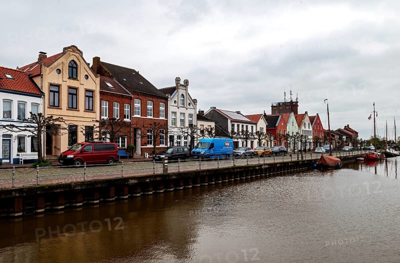 Row of houses on the north side, Old Oat in the small town of Weener, district of Leer, Rheiderland, East Frisia, Lower Saxony, Germany, Europe