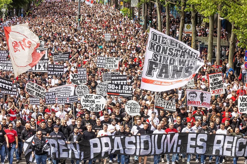 Protest march in front of the southern summit. Around 10, 000 VfB fans march to the stadium in front of the home game against FC Bayern Munich. Enough is enough is the message to the supervisory board, investors and presidium. The fan scene organised by the Cannstatter Kurve demands resignations and a fresh start for the club management. Bad Cannstatt, Stuttgart, Baden-Wuerttemberg, Germany, Europe