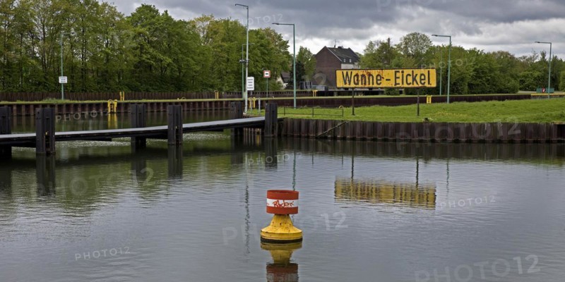 Headwater of the Wanne-Eickel lock system, New South Lock, Rhine-Herne Canal, Herne, North Rhine-Westphalia, Ruhr area, Germany, Europe
