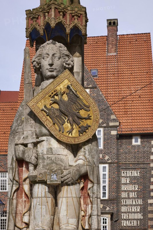 Section with head and shield of the Bremen Roland in Bremen, Hanseatic city, federal state of Bremen, Germany, Europe