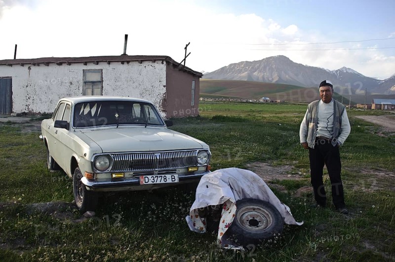 Old Volga car, owner of the car, house of the owner of the car, Alay valley, Kyrgyzstan, Asia