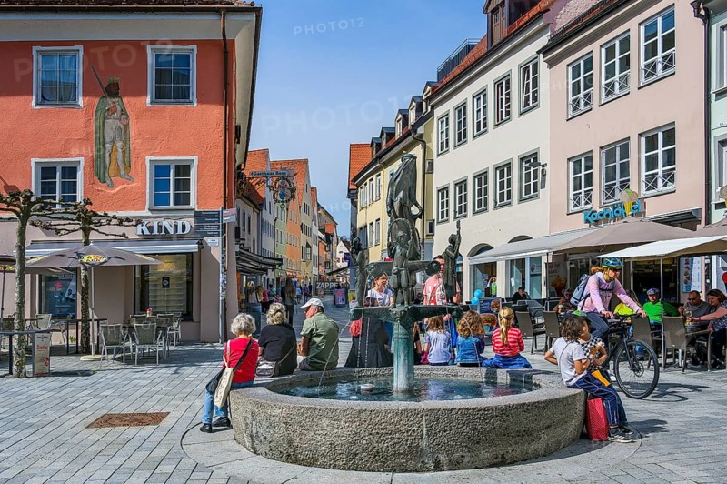 The Taenzelfest fountain at the fruit market, Kaufbeuern, Allgaeu, Swabia, Bavaria, Germany, Europe