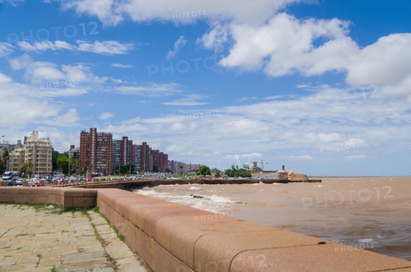 MONTEVIDEO, URUGUAY, Dezember 29, 2023: Rambla de Montevideo, traditional sidewalk of the Uruguayan capital