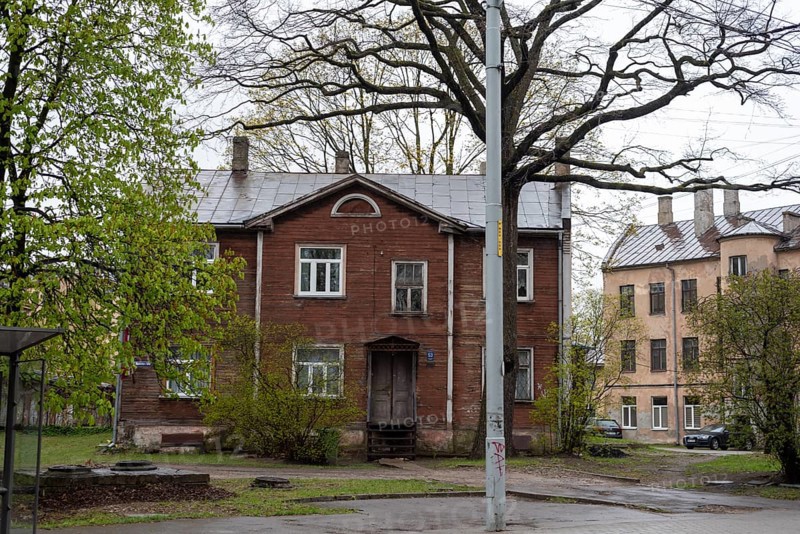 Traditional wooden house in the Kalnciema neighbourhood on the western bank of the Daugava River in the Pardaugava district, Riga, Latvia, Europe