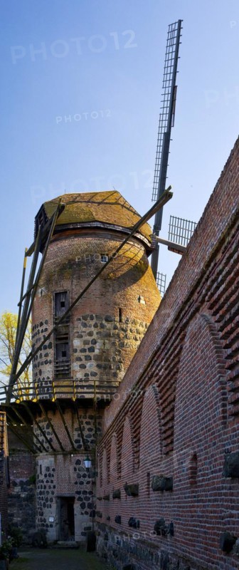 Town wall with mill tower of the historic windmill in Zons, Dormagen, Lower Rhine, North Rhine-Westphalia, Germany, Europe
