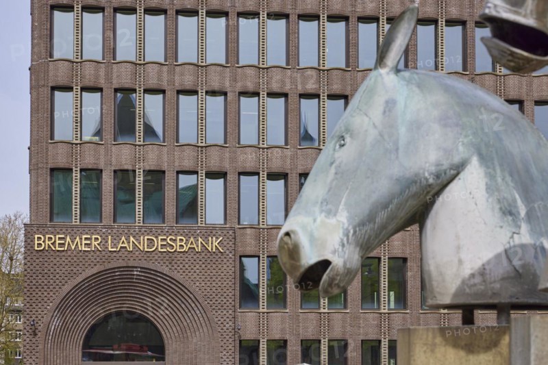Neptune Fountain by sculptor Waldemar Otto and the Bremer Landesbank at the Domshof in Bremen, Hanseatic City, State of Bremen, Germany, Europe