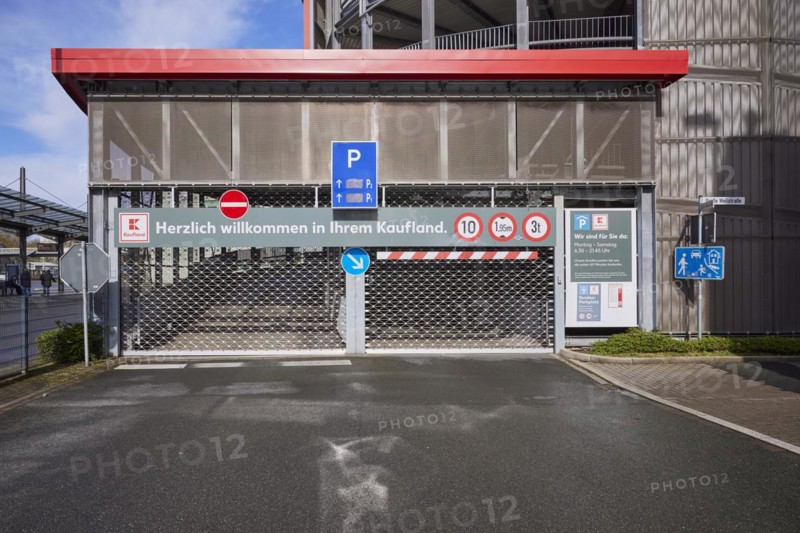 Closed car park of Kaufland in Hattingen, Ennepe-Ruhr district, North Rhine-Westphalia, Germany, Europe