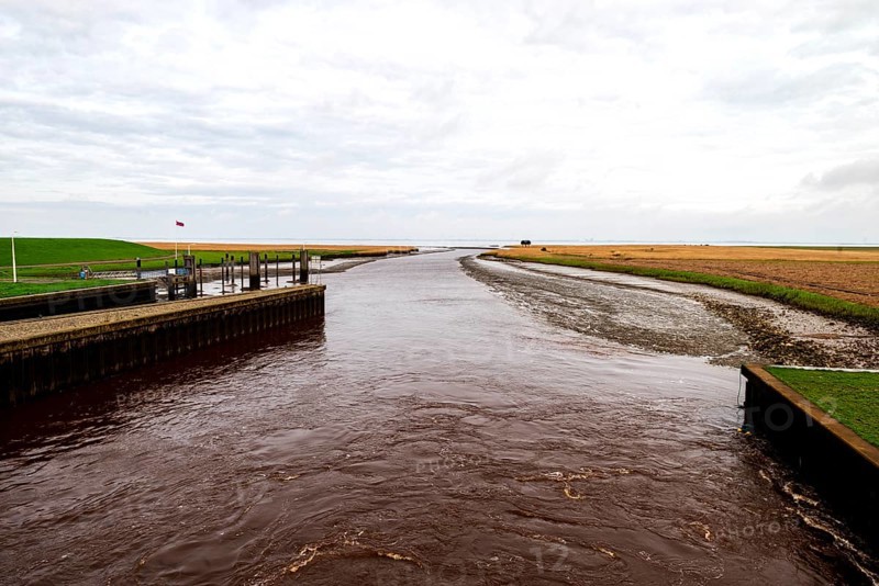 View from the lock Nieuwe Statenzijl RIchtung Dollart, to the right of the estuary birdwatching hut De Kiekkaaste, municipality Oldambt, Dollart, Dollard, province Groningen, Netherlands, Europ