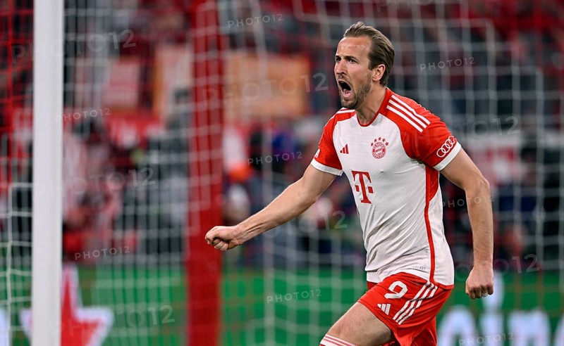 Goal celebration Harry Kane FC Bayern Munich FCB (09) Gesture, Gesture, Champions League, CL, Allianz Arena, Munich, Bayern, Germany, Europe