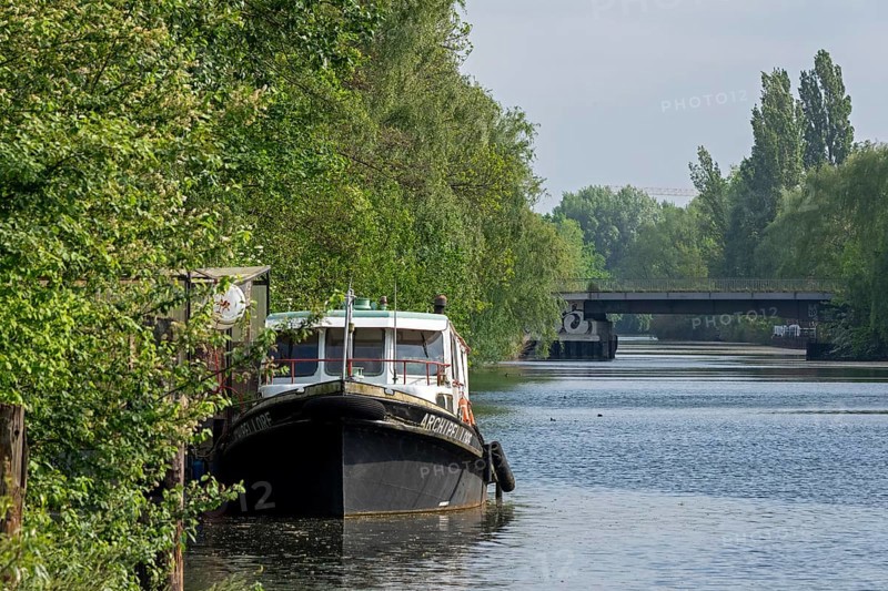 Boat, trees, bridge, Veringkanal, Wilhelmsburg, Hamburg, Germany, Europe