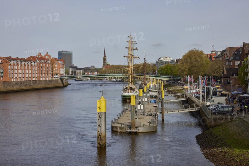 Weser with Martinianleger, Teerhof and Weser promenade in Bremen, Hanseatic City, State of Bremen, Germany, Europe