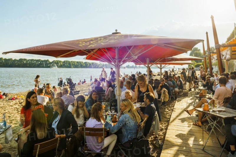 People on the beach, Strandbar Strandperle, Elbe beach, Oevelgoenne, Hamburg, Germany, Europe
