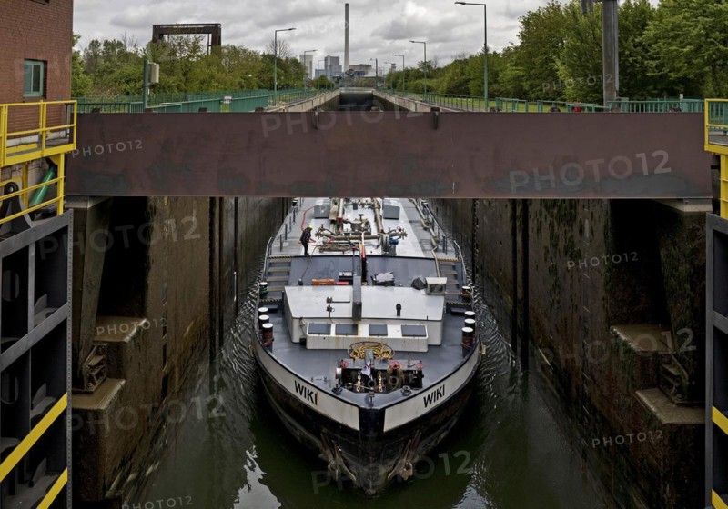 The motor tanker Wiki in the lock system Wanne-Eickel, Neue Suedschleuse, Rhine-Herne Canal, Herne, Ruhr area, Germany, Europe