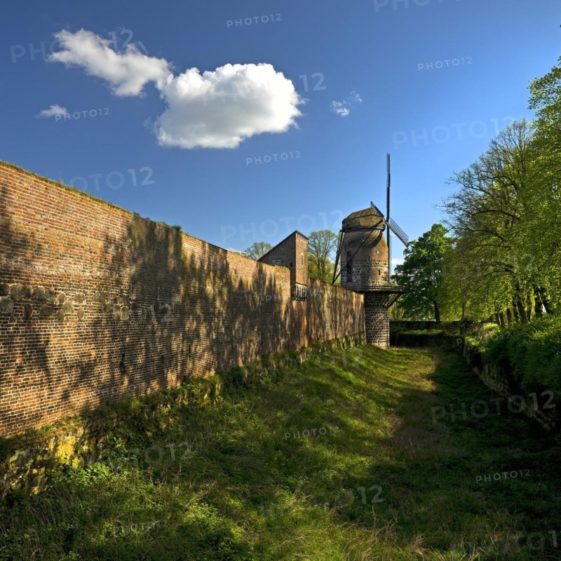 Town wall with mill tower of the historic windmill in Zons, Dormagen, Lower Rhine, North Rhine-Westphalia, Germany, Europe
