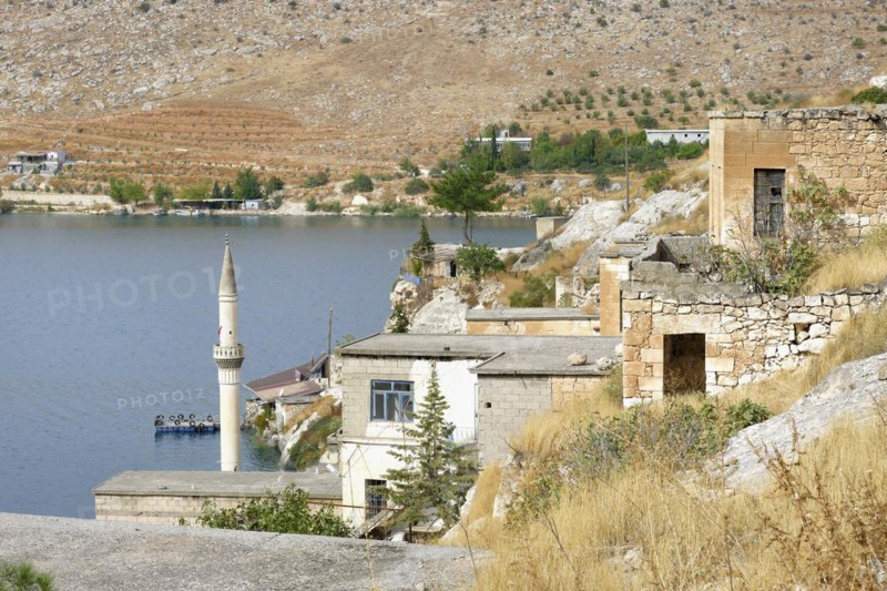 Sunken houses and mosque of Eski Savasan due to the construction of the Birecik dam on the Euphrates River, Halfeti, Turkey, Asia