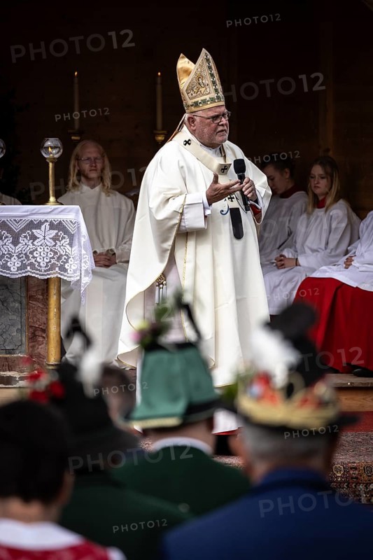 Patron saint's day, 2024, patron saint, festival, mountain marksmen, customs, tradition, church, celebration, traditional traditional costume, hat, Cardinal, Reinhard Marx, bishop, hat jewellery, May, 2024, Lenggries, Bavaria, Germany, Europe