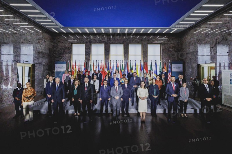 Family photo, taken during the Petersberg Climate Dialogue in Berlin, 26.04.2024. / Photographed on behalf of the Federal Foreign Office