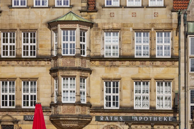 Facade with white windows of the Raths Apotheke and the medical centre on the market square in Bremen, Hanseatic city, state of Bremen, Germany, Europe