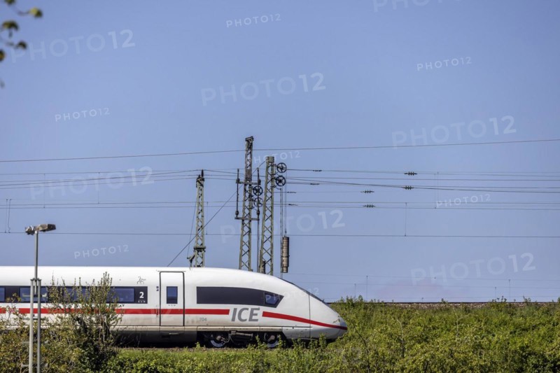 Deutsche Bahn AG InterCityExpress ICE en route, railway embankment and overhead lines, infrastructure, Stuttgart, Baden-Wuerttemberg, Germany, Europe
