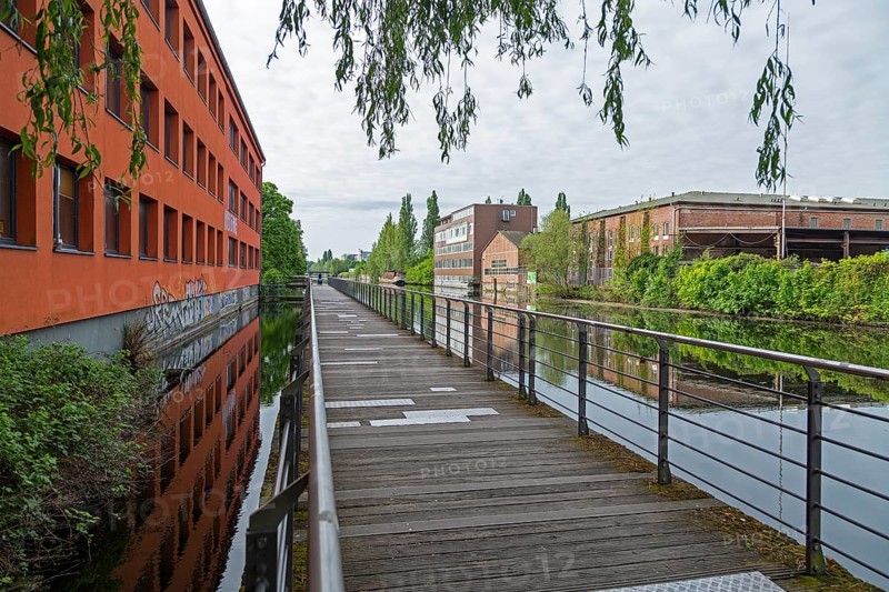 Building, jetty, reflection, Veringkanal, Wilhelmsburg, Hamburg, Germany, Europe