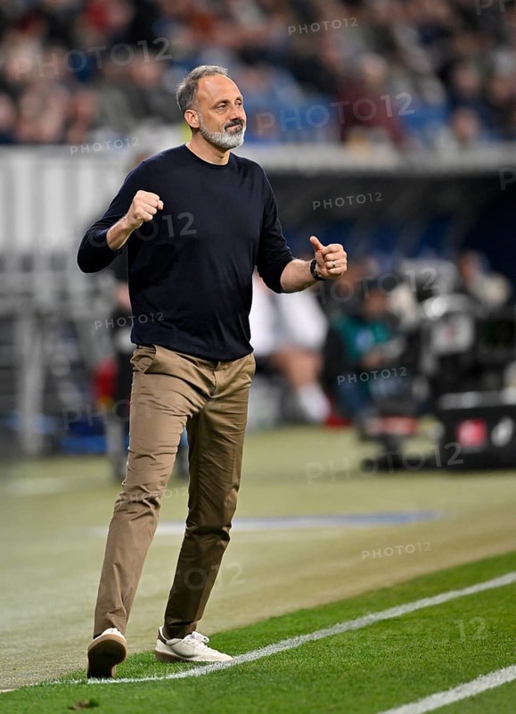 Coach Pellegrino Matarazzo TSG 1899 Hoffenheim on the sidelines, gestures, gesture, PreZero Arena, Sinsheim, Baden-Wuerttemberg, Germany, Europe