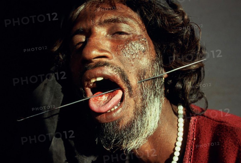 Fakir, piercing the cheek, portrait, man, muslim, ajmer, rajasthan, India, Asia
