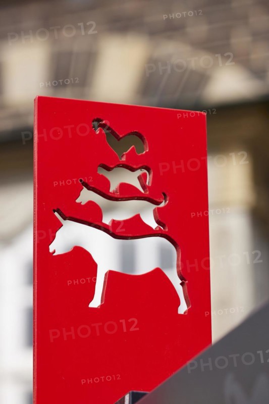 Red tourist sign with the symbol of the Bremen Town Musicians in Bremen, Hanseatic City, Federal State of Bremen, Germany, Europe