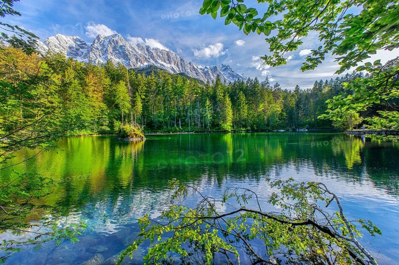 Lake Badersee in spring with Zugspitze group 2962m in the Wetterstein mountains, Zugspitz village Grainau, Werdenfelser Land, Bavarian Alps, Upper Bavaria, Bavaria, Germany, Europe