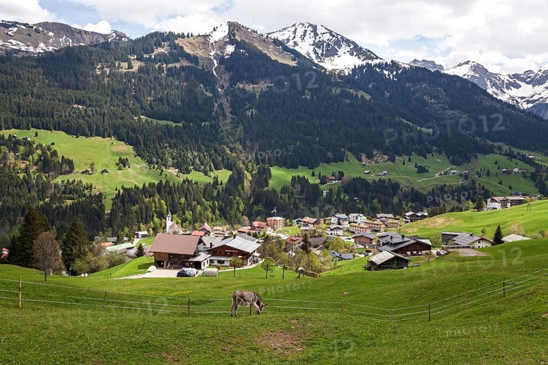 View of Mittelberg, back mountains of the Allgaeu Alps, Kleinwalsertal, Vorarlberg, Austria, Europe