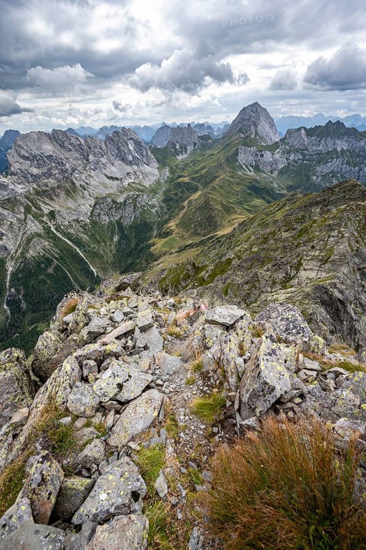 Mountain landscape with rocky ridge at the summit of the Raudenspitze or Monte Fleons, mountain panorama with rocky mountain peaks at Val Fleons, Carnic Main Ridge, Carnic Alps, Carinthia, Austria, Europe