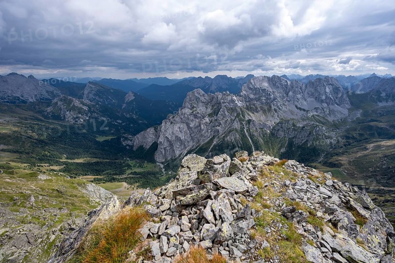 View from the summit of the Raudenspitze or Monte Fleons, mountain panorama with rocky mountain peaks in Val Fleons, Carnic main ridge, Carnic Alps, Carinthia, Austria, Europe