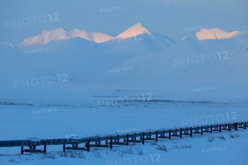 Oil production in the Arctic, Trans Alaska Pipeline, winter, Brooks Range, Alaska, USA, North America