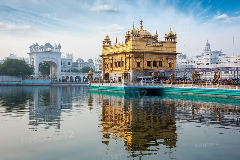 Sikh gurdwara Golden Temple (Harmandir Sahib) . Holy place of Sikihism. Amritsar, Punjab, India, Asia