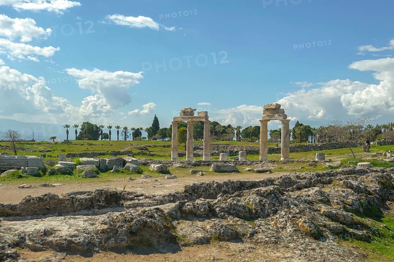 Ancient city of Hierapolis, Pamukkale, Denizli, UNESCO World Heritage Site, Anatolia, Turkey, Asia Minor, Asia