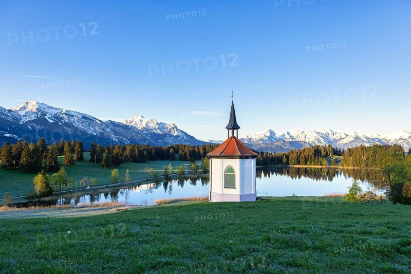 Chapel at Hegratsrieder See near Fuessen, Allgaeu Alps, snow, Allgaeu, Bavaria, Germany, Europe