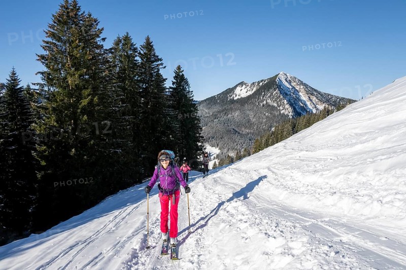 Ski tourer climbing the Aiplspitz, Mangfall mountains, Bavarian Prealps, Bavaria, Tyrol, Germany, Europe