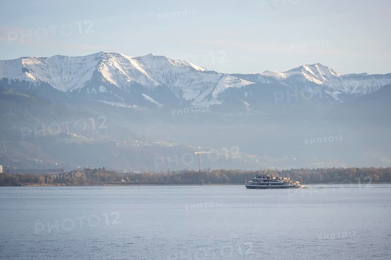 Excursion boat on Lake Constance, snow-covered mountain peaks, Lindau Island, Lake Constance, Bavaria, Germany, Europe