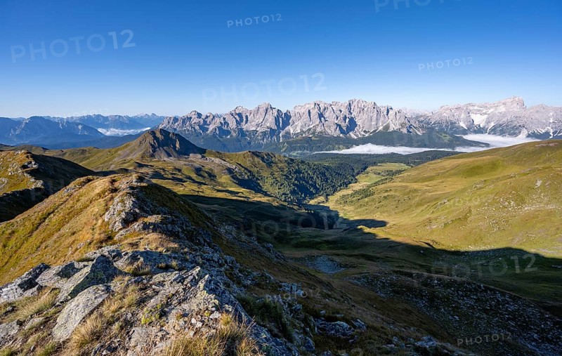 Mountain panorama, view of rocky mountain peaks of the Sesto Dolomites, Carnic main ridge, Carnic High Trail, Carnic Alps, Carinthia, Austria, Europe
