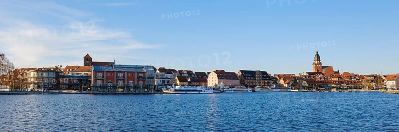 Town panorama with town harbour on Lake Mueritz, St. Georgen Church and St. Marien Church, Waren, Mueritz, Mecklenburg Lake District, Mecklenburg, Mecklenburg-Vorpommern, Germany, Europe