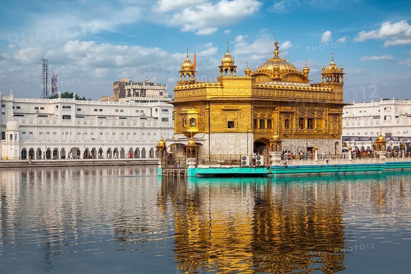 Sikh gurdwara Golden Temple (Harmandir Sahib) . Holy place of Sikhism. Amritsar, Punjab, India, Asia