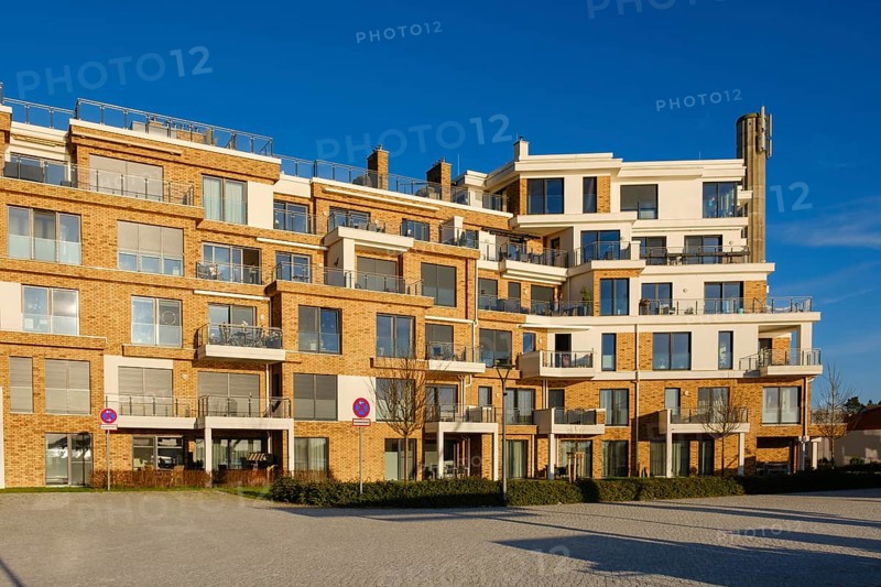 Modern apartment building at the harbour, Waren, Mueritz, Mecklenburg Lake District, Mecklenburg, Mecklenburg-Vorpommern, Germany, Europe