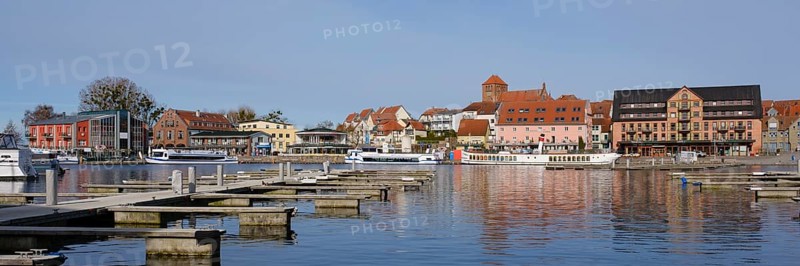 Town panorama with town harbour on Lake Mueritz, St. Georgen Church, Waren, Mueritz, Mecklenburg Lake District, Mecklenburg, Mecklenburg-Western Pomerania, Germany, Europe