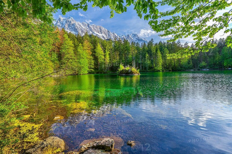 Lake Badersee in spring with Zugspitze group 2962m in the Wetterstein mountains, Zugspitz village Grainau, Werdenfelser Land, Bavarian Alps, Upper Bavaria, Bavaria, Germany, Europe